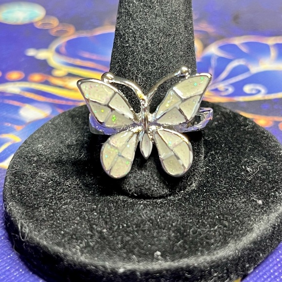 Pretty butterfly -cream/white “fireopal” ring silver tone - Picture 4 of 8